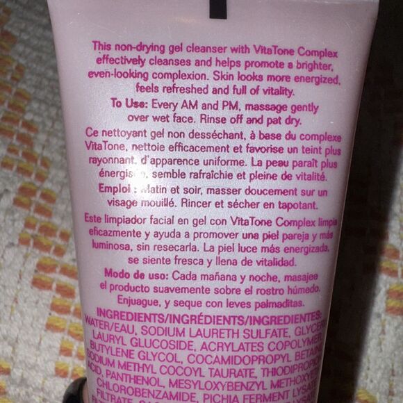 Avon Anew Vitale gel‎ cleanser for face - 4.2 oz - Full size - Picture 3 of 4
